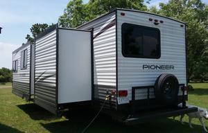 Clark's Comfy Camper-sleeps 9