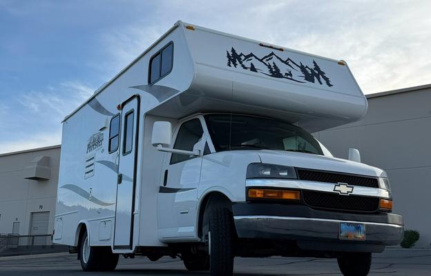 Cozy & Easy-to-Drive Class C RV