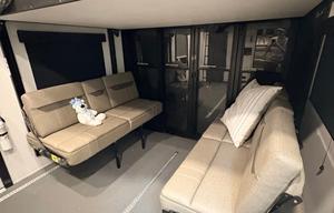 Luxury 2025 Alliance Valor 44V14 w/ 14' Garage