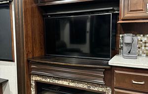 2018 Pinnacle 37RSTS RV rental photo 2