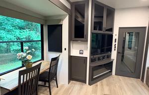 Luxury 2025 Alliance Valor 44V14 w/ 14' Garage