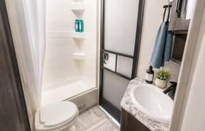 Surveyor 247BH Dog Friendly + Bunkhouse + Island