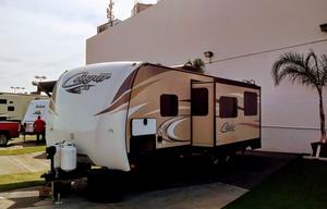 2017 Keystone Cougar Lite, Luxury Condo on Wheels!