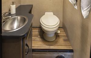 Pet Friendly 2018 Thor Motor Coach Four Winds 28A