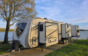 The Easy Living Retreat | Spacious RV + 1.5 Bath