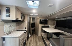 2022 Catalina Summit Series 7 184BHS DELIVERY ONLY