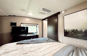 Phoenix Luxe Retreat – 2 Bedroom Family 5th Wheel