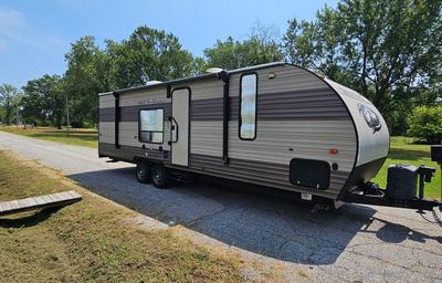 Gray Wolf Adventure Den Toy hauler
