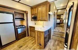 Dino's Keystone Cougar 28 ft. 5th Wheel