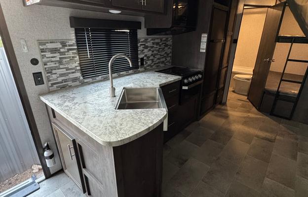 2020 Dutchmen RV Coleman Lantern Series 263BH RV rental photo 1