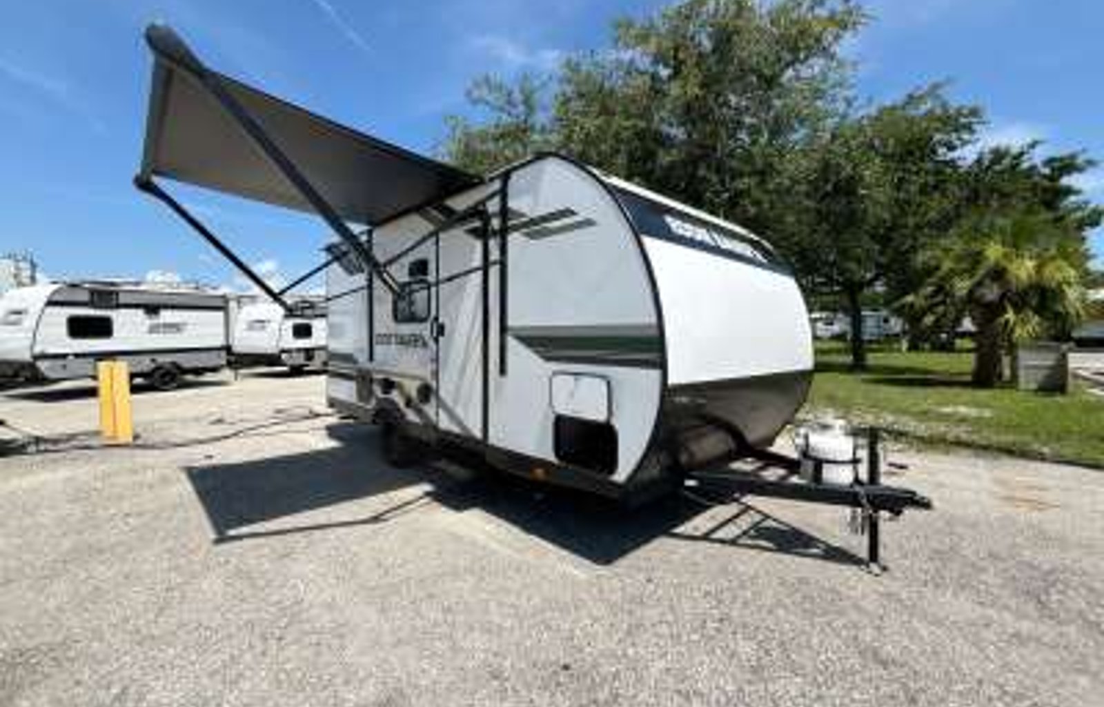 BRAND NEW 2025 Eddie Bauer 17BH-L - Sleeps 5