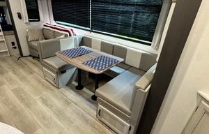 Beautiful Family Friendly 33 ft. Aurora RV