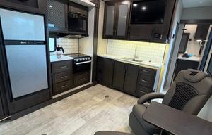 2021 Momentum G-Class 25G RV rental photo 4
