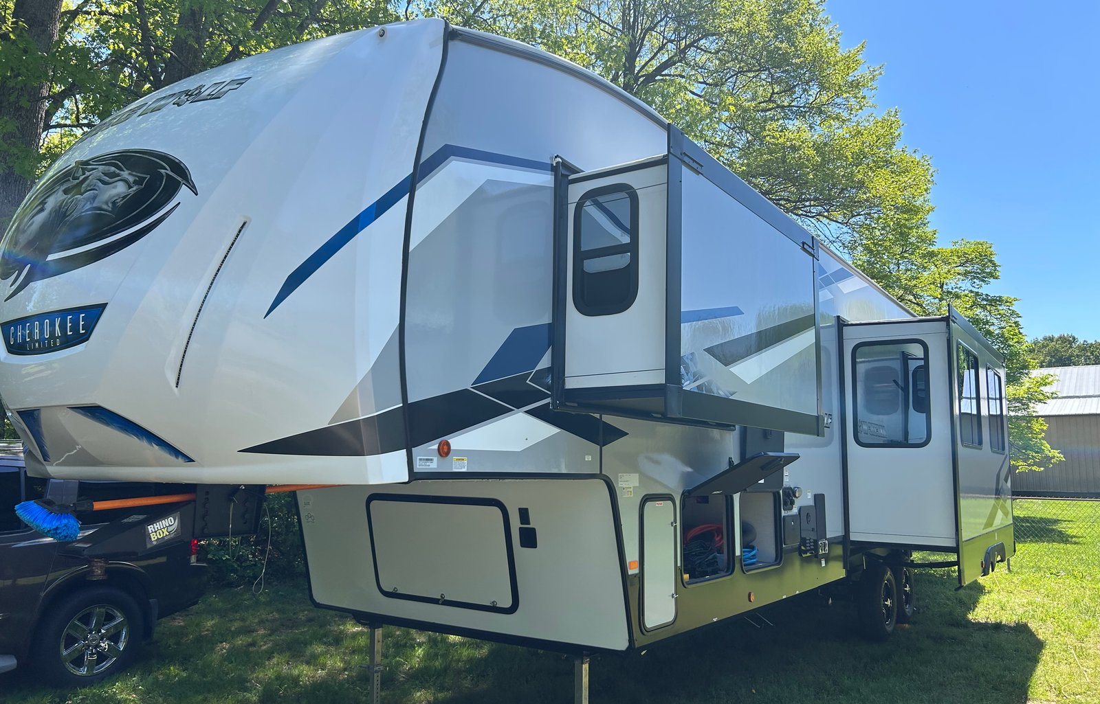 Mansion On Wheels!