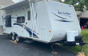 2010 Jayco Jay Feather EXP 213 (Very clean camper)