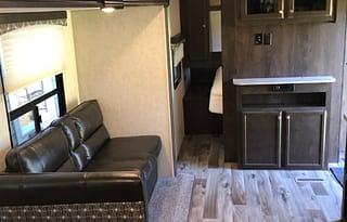 2019 Starcraft Autumn Ridge Outfitter 26BHS