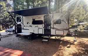 2025 Cherokee Wolf Pup Black Label 17JWBL RV rental photo 12
