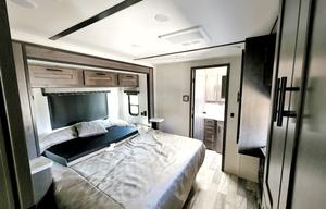 2022 FR3 34DS Class-A(Gas) Sleeps Up to 8 + Tent