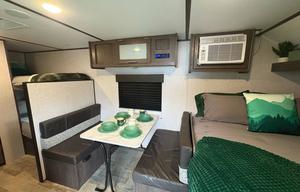 2021 Coleman-Fully Loaded Glamping Travel Trailer!