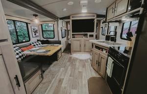 Heartland Sundance Ultra Lite 241BH (Loaded!)