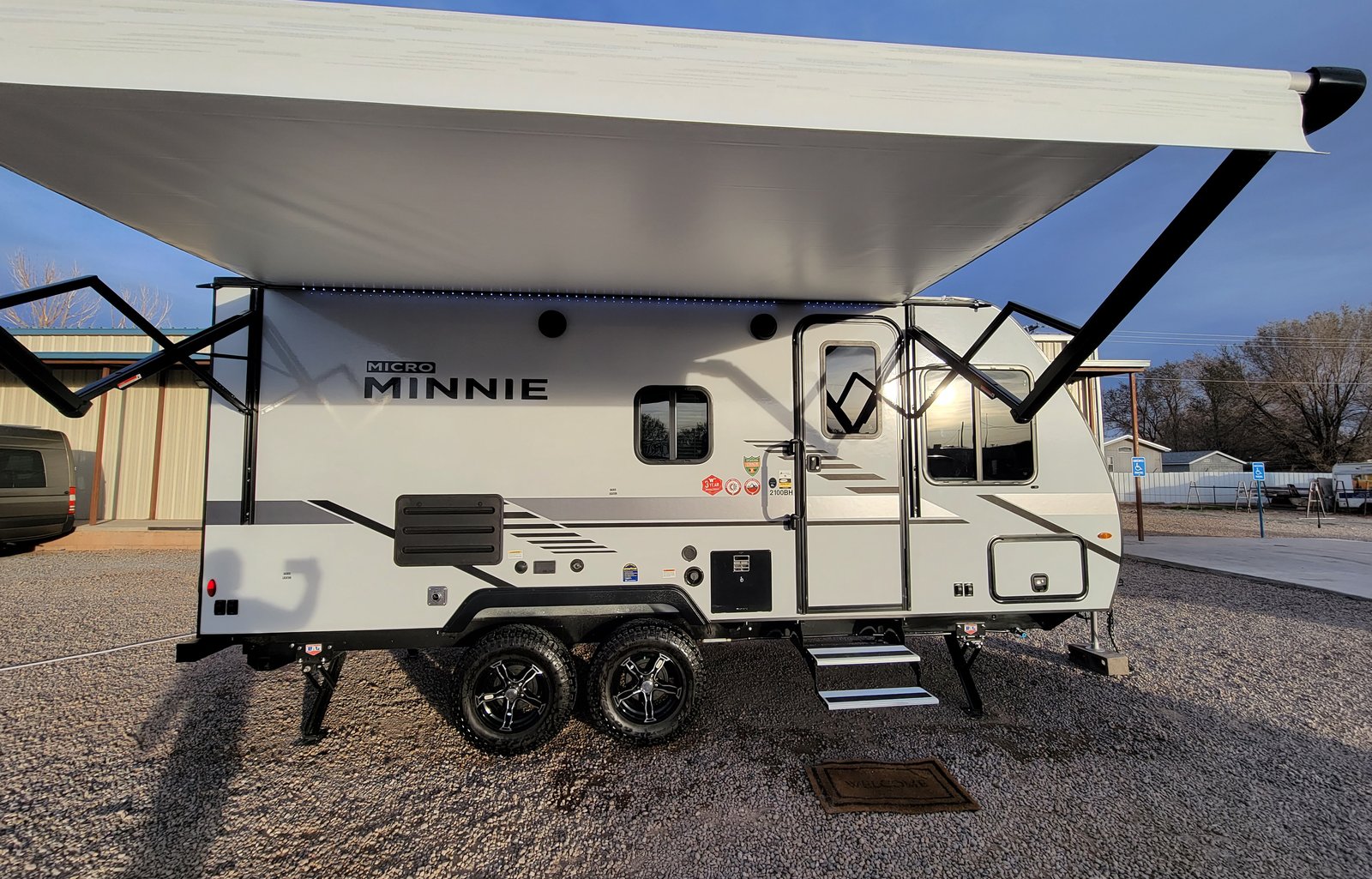 2022 Winnebago Micro Minnie 2100BH Bunks