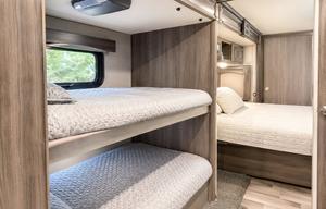 ❦ Discovery Pie ❦ Luxe Diesel • Sleeps 10 • Lounge