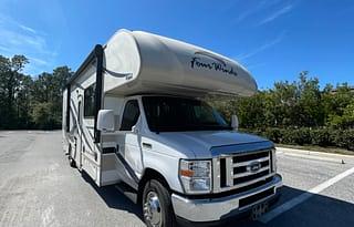 Meet RV Nighter Thor Four Winds Class C with WIFI