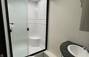28' 2022 Tracer Bunkhouse - Sleeps 6 + 2 Children