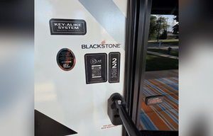 BRAND NEW 2027 Keystone Coleman Light 22BX