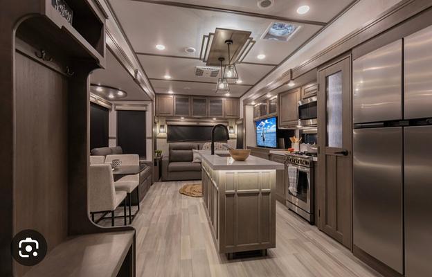 FANCY RV RENTAL "GRAND DESIGN"