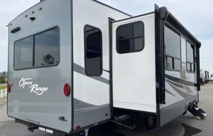 NEW 5TH WHEEL CAMPER WITH ROOM FOR EVERYONE!