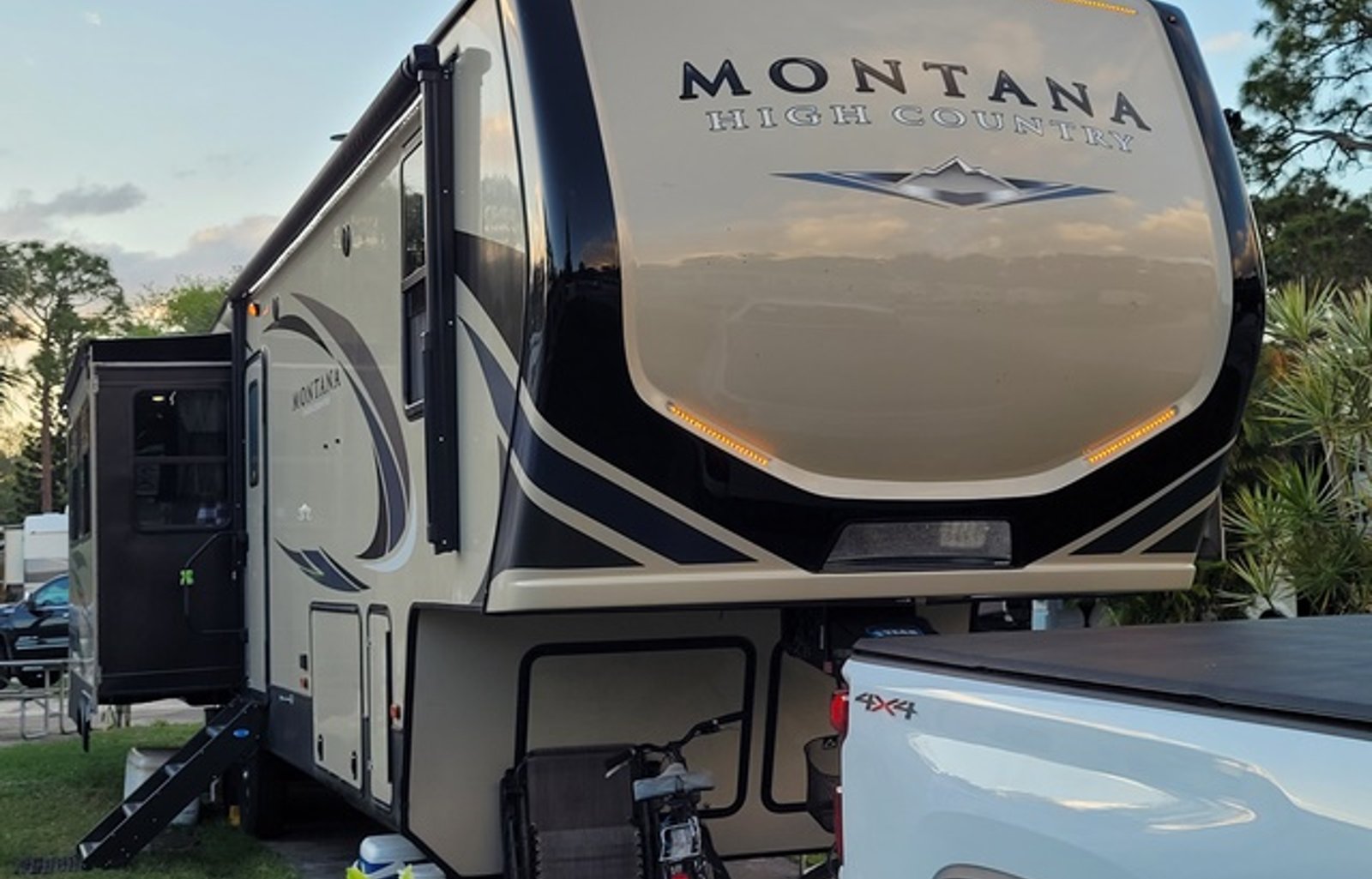2020 Montana High Country 38' Glamper