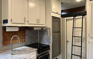 2018 Forest River RV Vengeance Rogue 311A13 RV rental photo 6