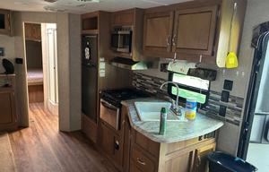 2017 Coachmen RV Catalina Legacy 263RLS RV rental photo 5