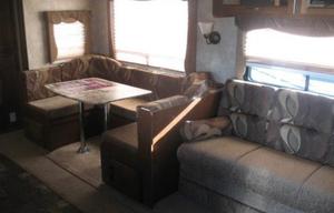 2013 Catalina Deluxe Edition 32TSBH RV rental photo 11
