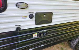 2025 Toy Hauler: Cherokee Grey Wolf 18RR