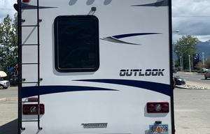 SKYLAR - 2020 Winnebago Outlook 31N 11704 PWI