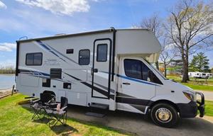 The Easy Escape | Sleeps 5 | BNA Pickup Available