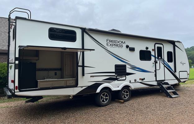 2021 Coachmen Freedom Express Ultra Lite