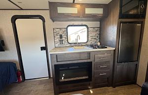 2021 Dutchmen RV Coleman Lantern LT Series 17B RV rental photo 9