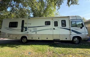34’ Windsong RV – Low Miles, Sleeps 7