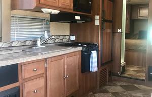 Coachmen RV Leprechaun 319DS Ford 450