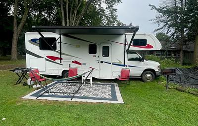 2019 Sunseeker 2650CDWS RV rental photo 2