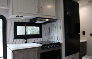 Cozy 23' Class C Motorhome | Sleeps 5