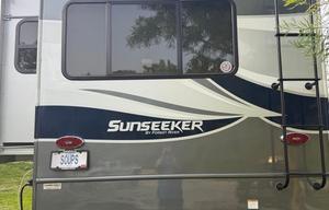 Spacious and Comfortable Class C Motorhome!