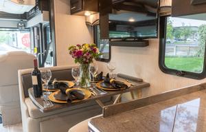 Luxury Home - King Bed, Washer/Dryer (PW17)