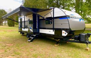 8 Person Beautiful 2023 Heartland Pioneer