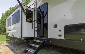 2026 Impression 315MB RV rental photo 14