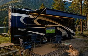 Easy-to-Drive Fleetwood Bounder Luxury Class A