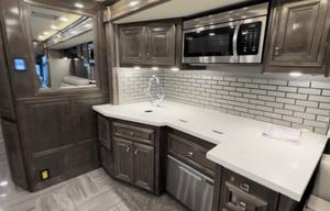 2019 Discovery LXE 44H RV rental photo 7